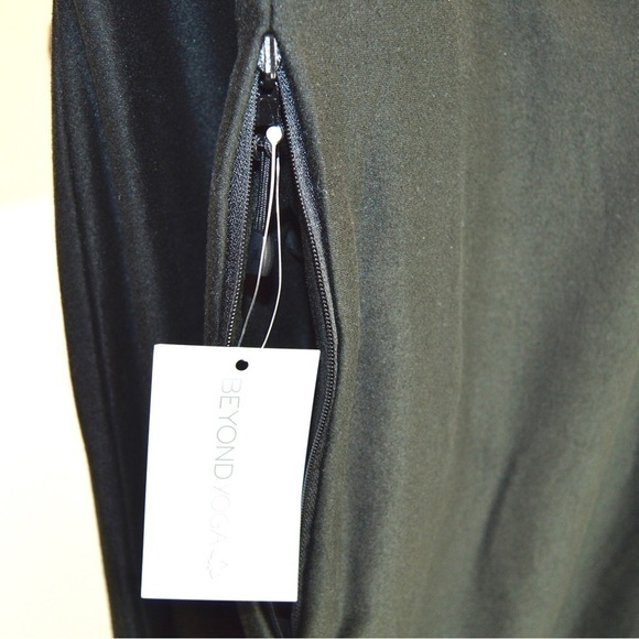 BEYOND YOGA Pocket Infinity Scarf, Deep Grey NEW with Tag - Picture 7 of 9